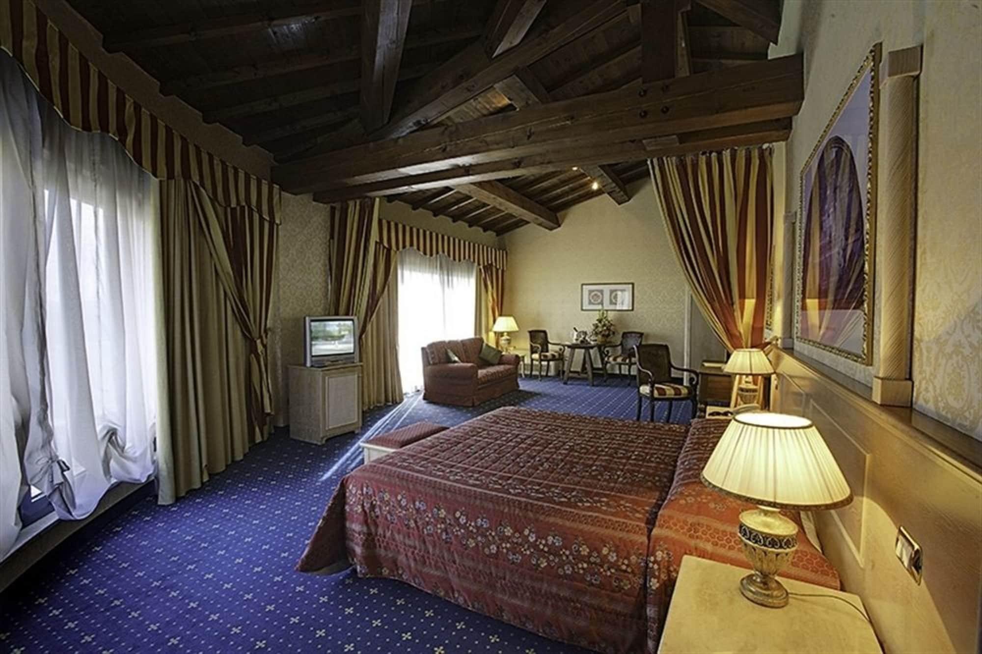 Hotel Orologio فيرّارا المظهر الخارجي الصورة